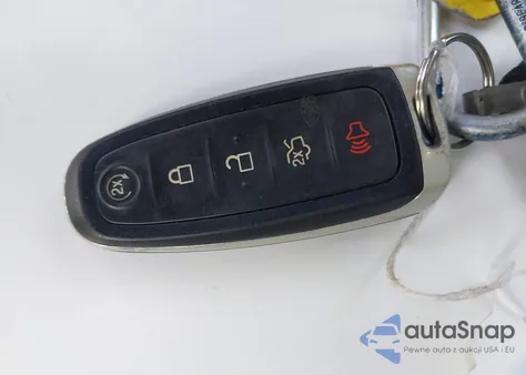 2017 Ford Escape Titanium z USA, uszkodzony, nr VIN 1FMCU9JD7HUD51883